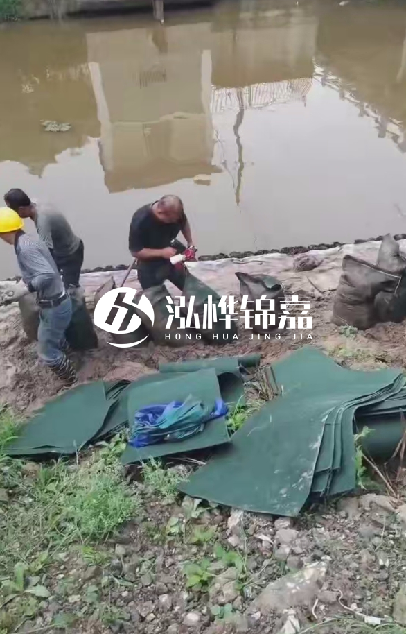 鄭州專業(yè)挖機打木樁-地基加固中挖機打木樁的優(yōu)勢？