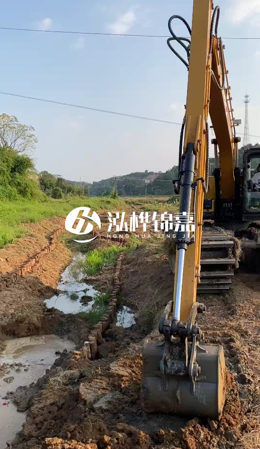 青島河道清淤專業(yè)施工-水挖機清淤適合哪些河道狀況？