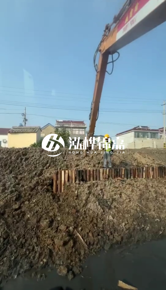 畢節(jié)市挖機打木樁專業(yè)施工-河道護坡木樁會不會腐爛？