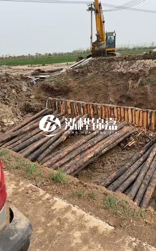5米大頭16松木樁多少錢一根？按小頭報(bào)價(jià)貴還是大頭報(bào)價(jià)貴？