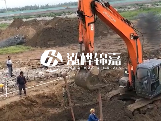 松木樁批發(fā)廠家泓樺錦嘉 - 生態(tài)河道木樁施工需要注意什么？